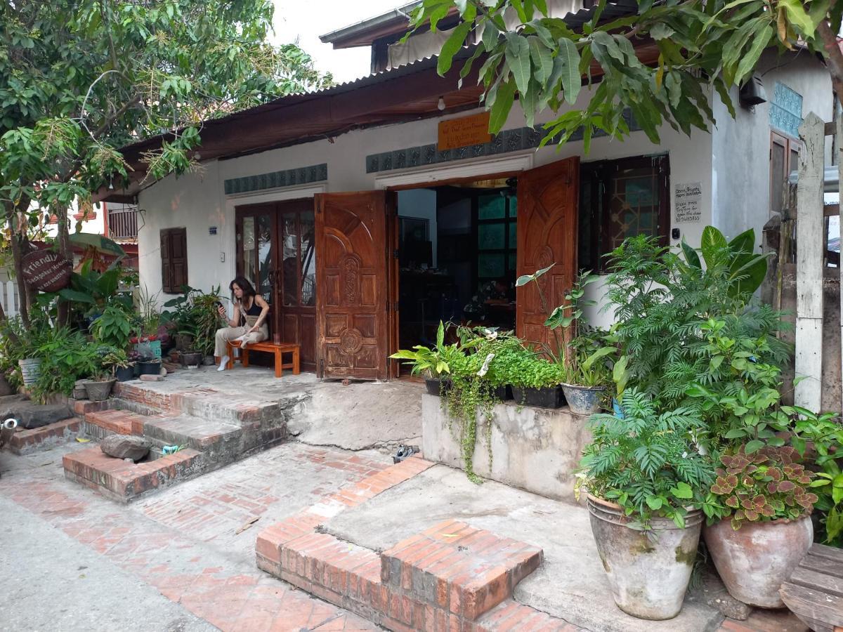 Watthat Backpacker Hostel Luang Prabang Exterior photo